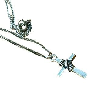 **Awesome Men's Silver Cross Necklace**